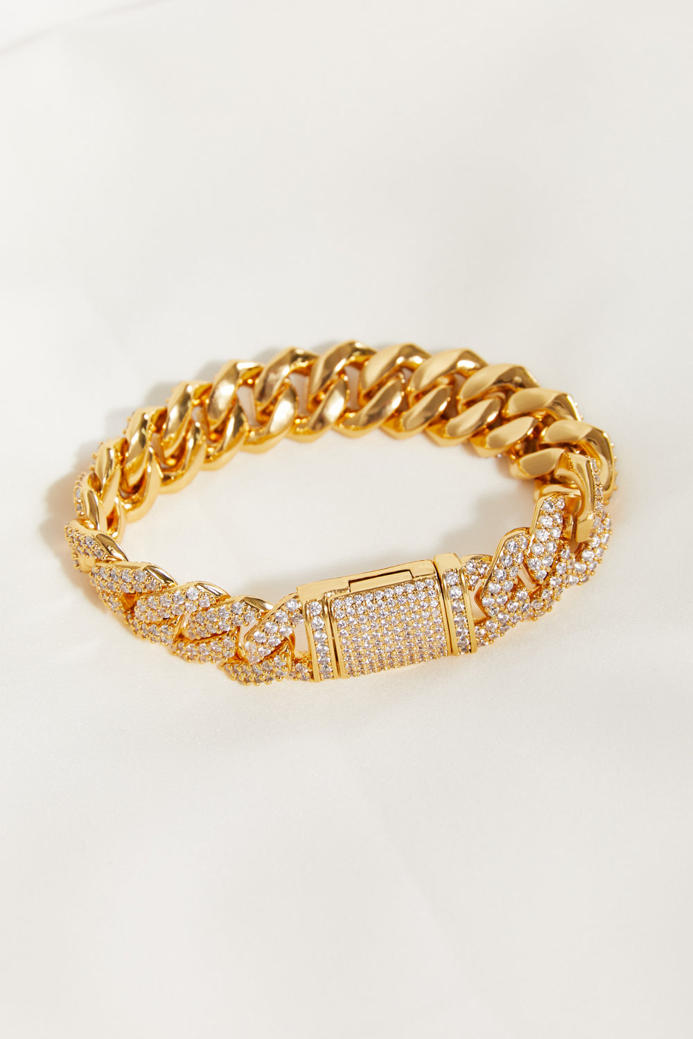 Sparkling Elegance: Alloy Bracelet with Inlaid Zircon Gems