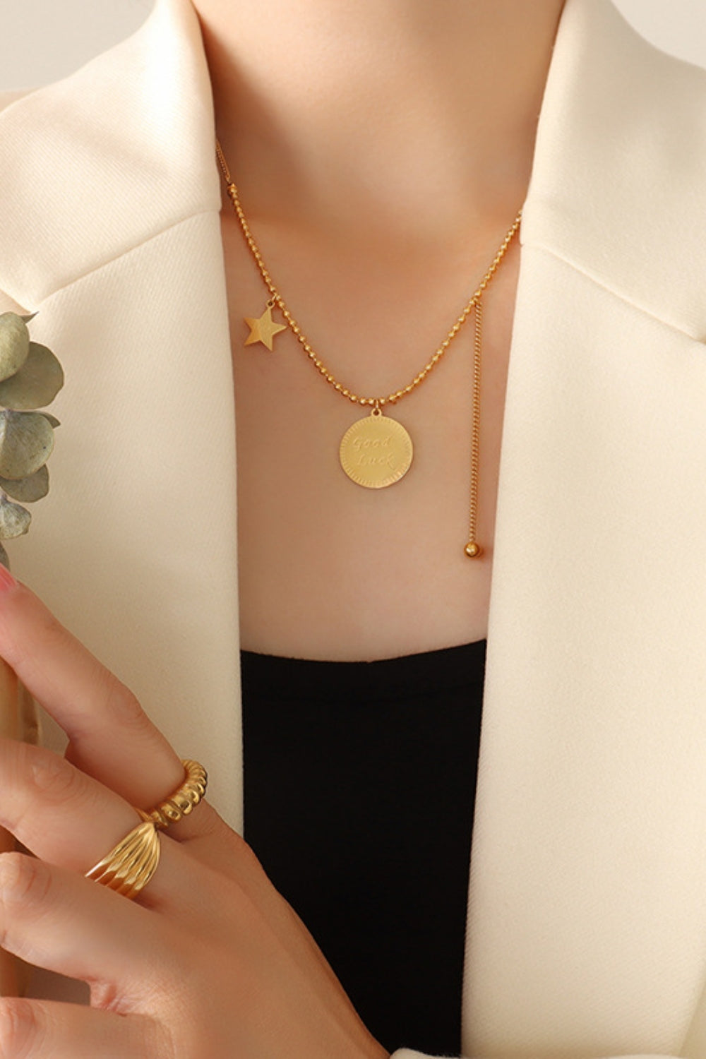 Timeless Beauty: 18K Gold-Plated Pendant Necklace in Titanium Steel